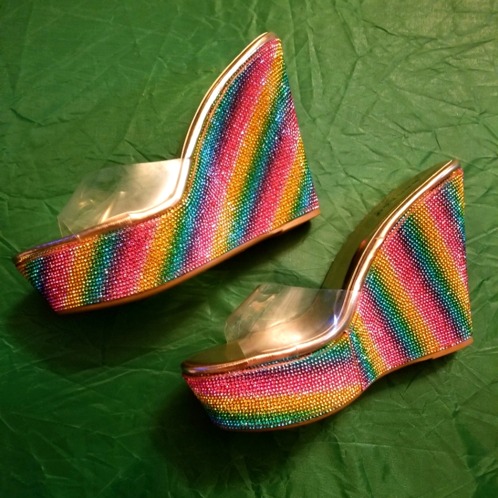 NIB SOLDOUT BAMBOO  CHOSEN-12 RHINESTONE RAINBOW LUCITE CLEAR SLIPPER SA…